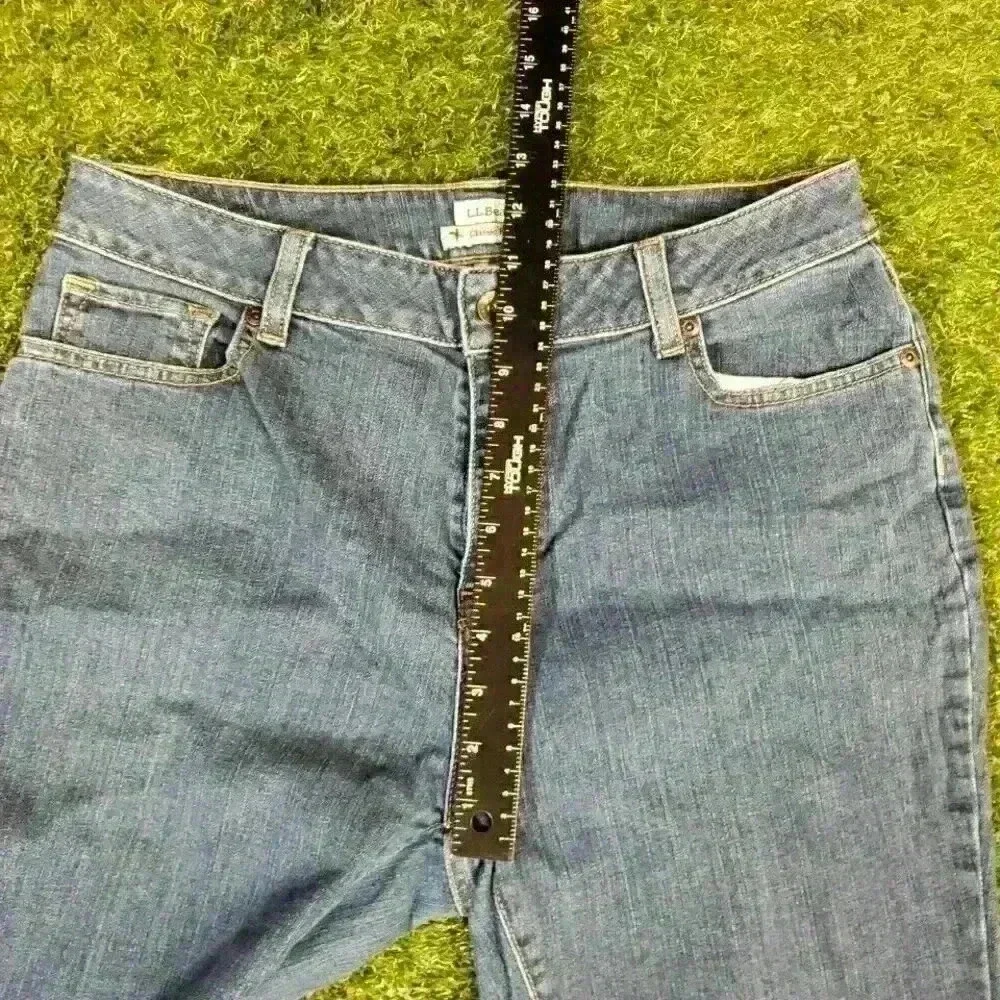 L.L. Bean Women's Classic Fit Bootcut Jeans Size 12MT Medium Wash High Rise - Picture 7 of 8